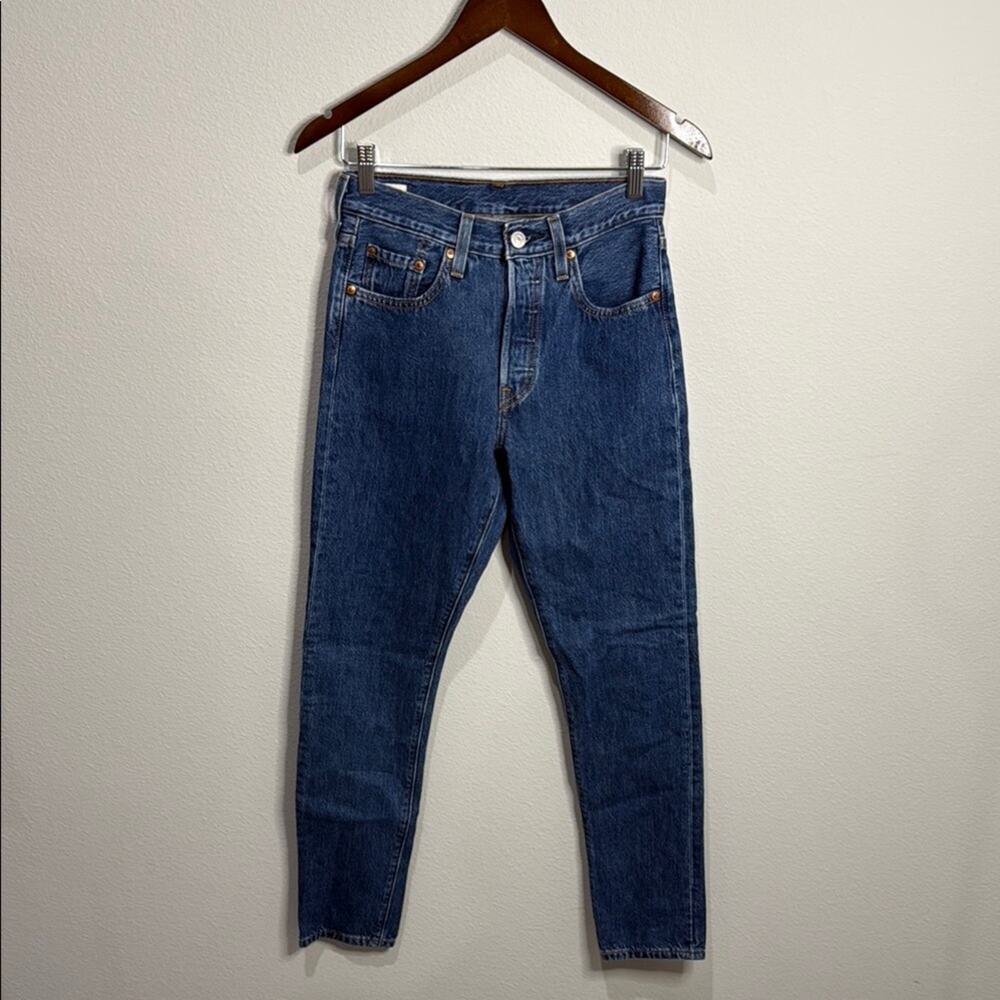Womens Levis 501 Premium Med Wash Jeans Size 25x30 - Picture 2 of 6